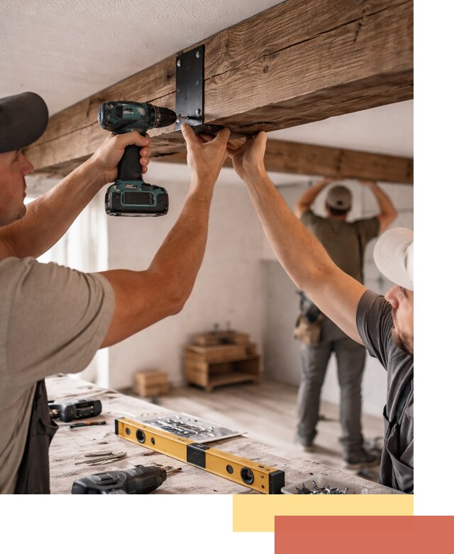 Монтаж декоративных потолочных балок в щербинке